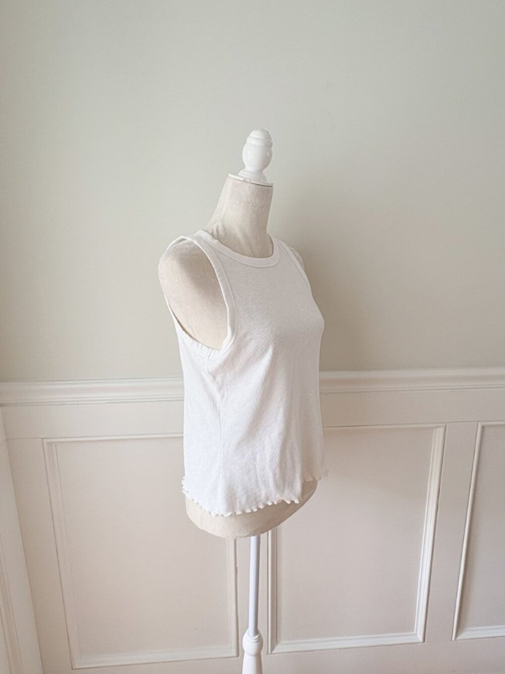 Old Navy Luxe Scoop Neck White Tank Top Ribbed L - Picture 2 of 4